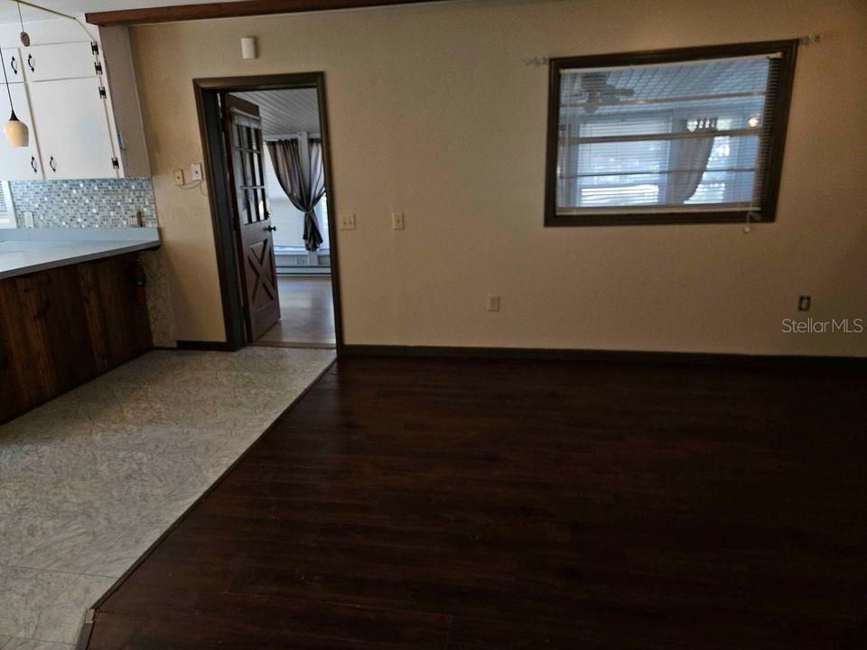 For Sale: $165,000 (2 beds, 1 baths, 768 Square Feet)