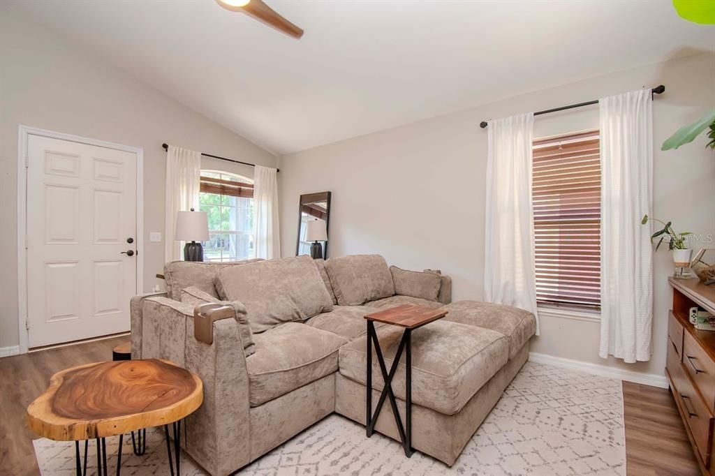 For Sale: $348,500 (3 beds, 2 baths, 1158 Square Feet)
