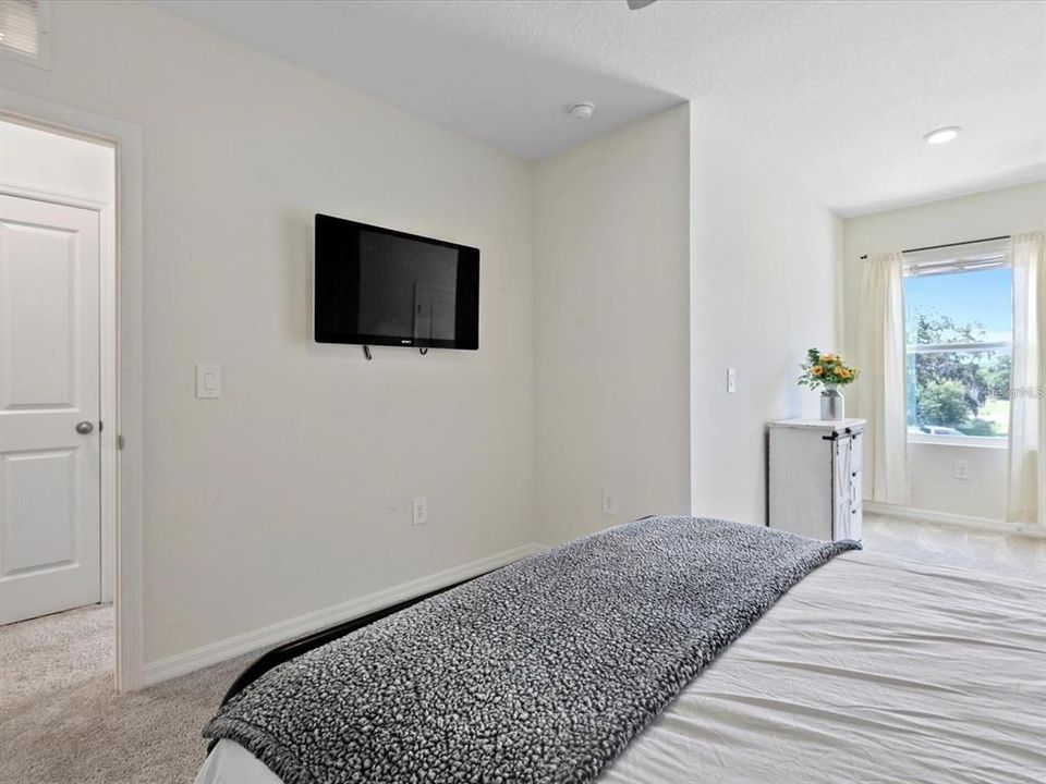 Active With Contract: $2,850 (3 beds, 2 baths, 1724 Square Feet)