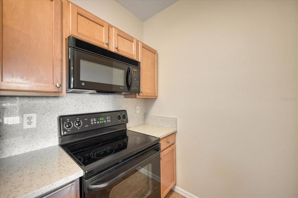 For Sale: $225,000 (1 beds, 1 baths, 654 Square Feet)