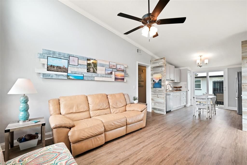 For Sale: $435,000 (2 beds, 2 baths, 768 Square Feet)
