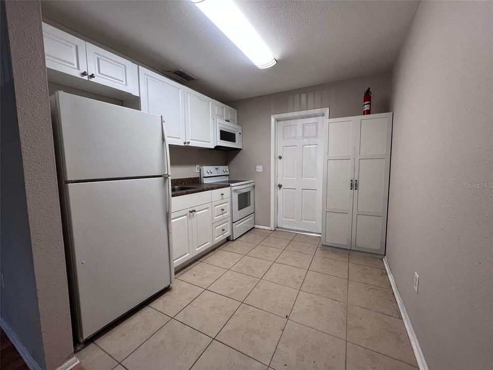 For Rent: $1,595 (2 beds, 1 baths, 700 Square Feet)