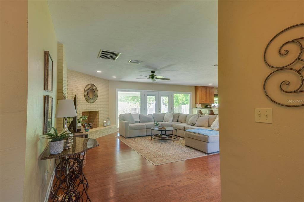 Active With Contract: $434,900 (3 beds, 2 baths, 1980 Square Feet)