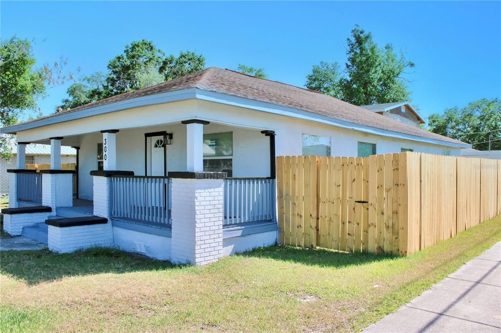 For Sale: $279,900 (4 beds, 2 baths, 1457 Square Feet)