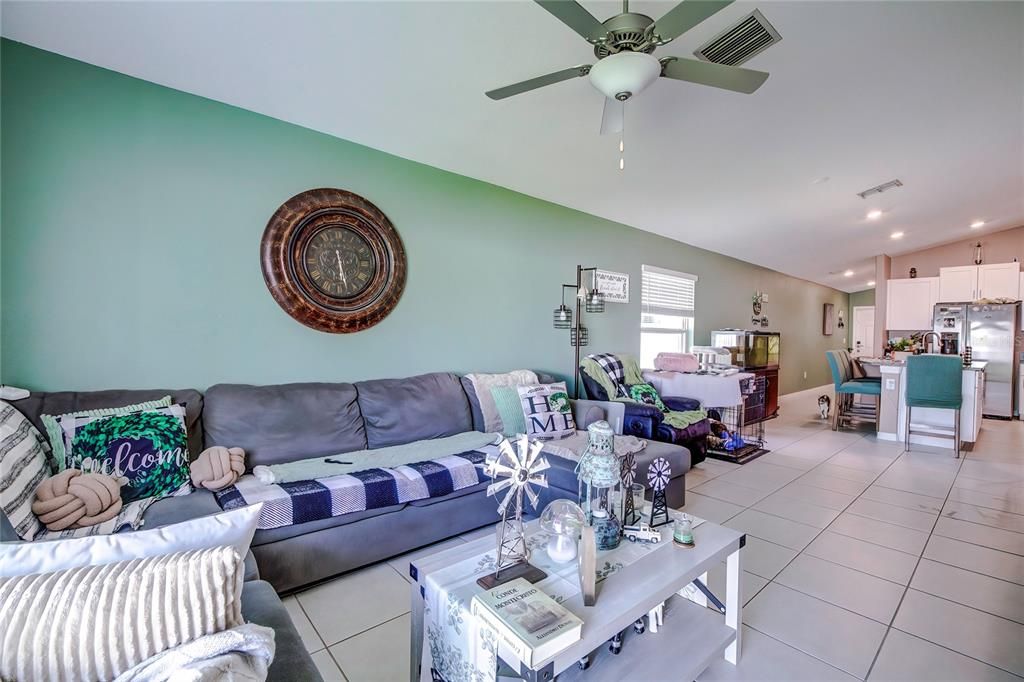 For Sale: $334,900 (3 beds, 2 baths, 1432 Square Feet)