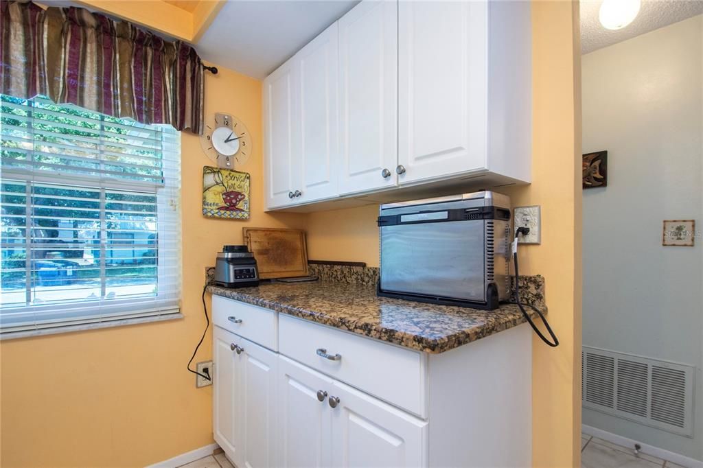 For Sale: $165,000 (2 beds, 2 baths, 888 Square Feet)