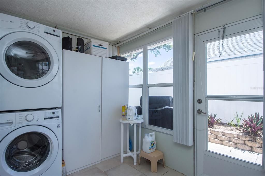For Sale: $165,000 (2 beds, 2 baths, 888 Square Feet)