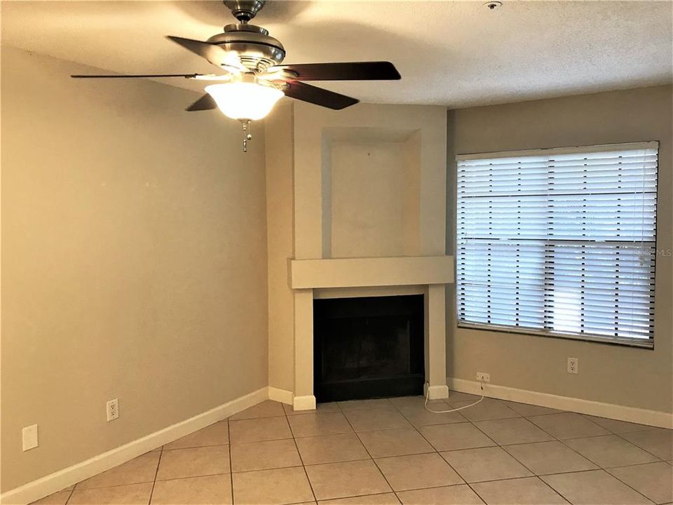 For Rent: $1,599 (2 beds, 1 baths, 1152 Square Feet)