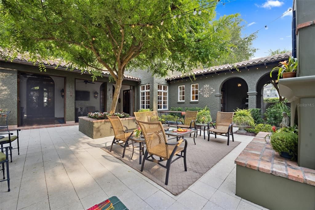 Active With Contract: $4,500,000 (5 beds, 4 baths, 5320 Square Feet)