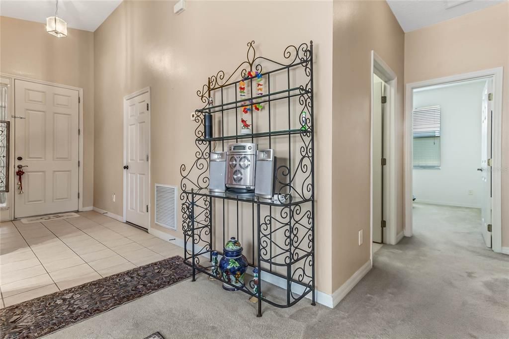 For Sale: $300,000 (2 beds, 2 baths, 1281 Square Feet)