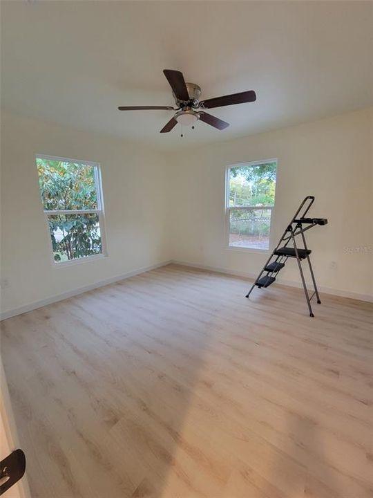 Active With Contract: $259,900 (2 beds, 1 baths, 958 Square Feet)
