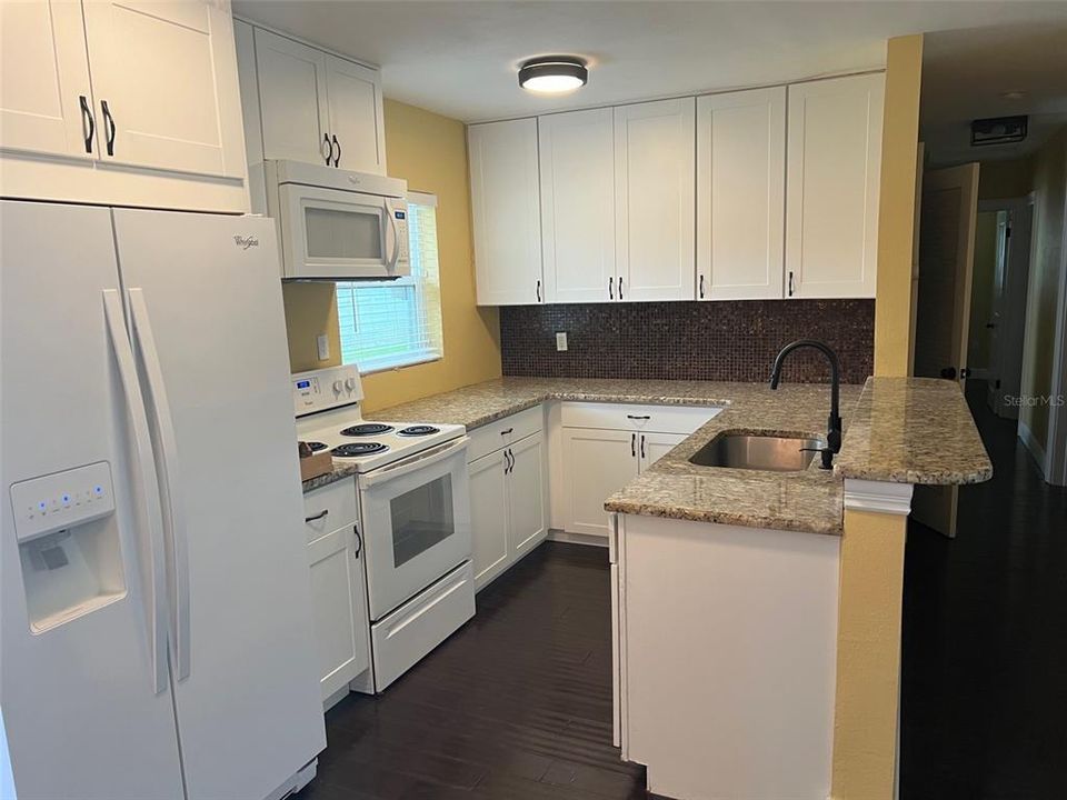 For Rent: $3,200 (3 beds, 2 baths, 1060 Square Feet)