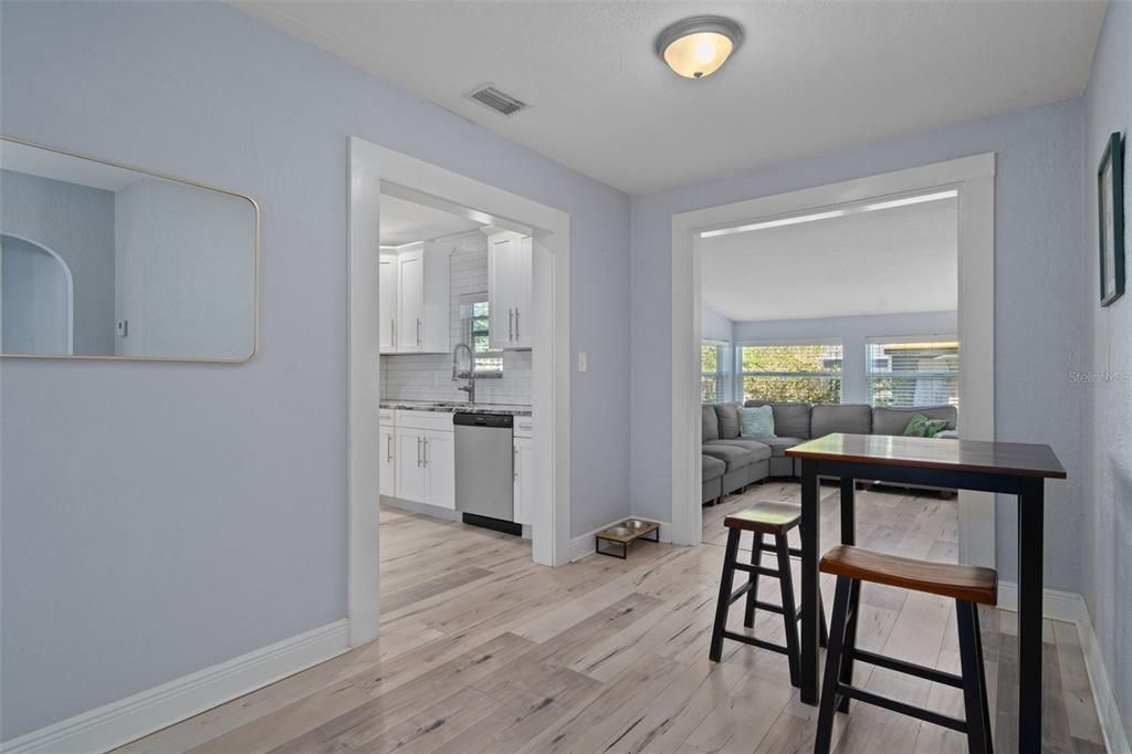 For Sale: $419,000 (2 beds, 1 baths, 887 Square Feet)