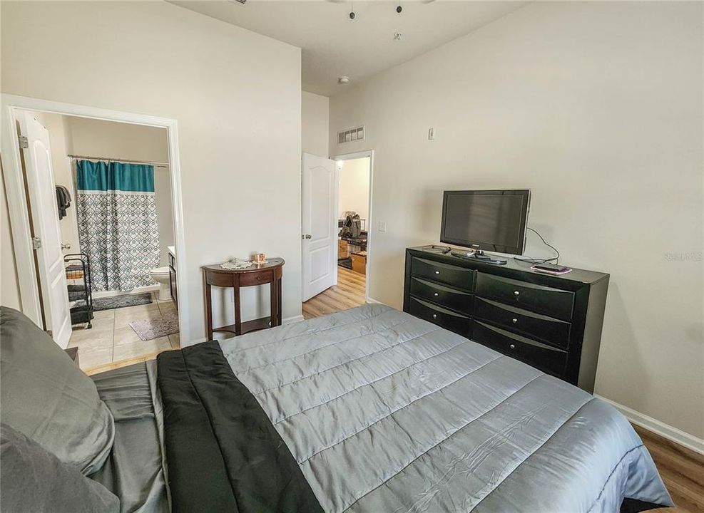 For Sale: $259,900 (3 beds, 2 baths, 1139 Square Feet)