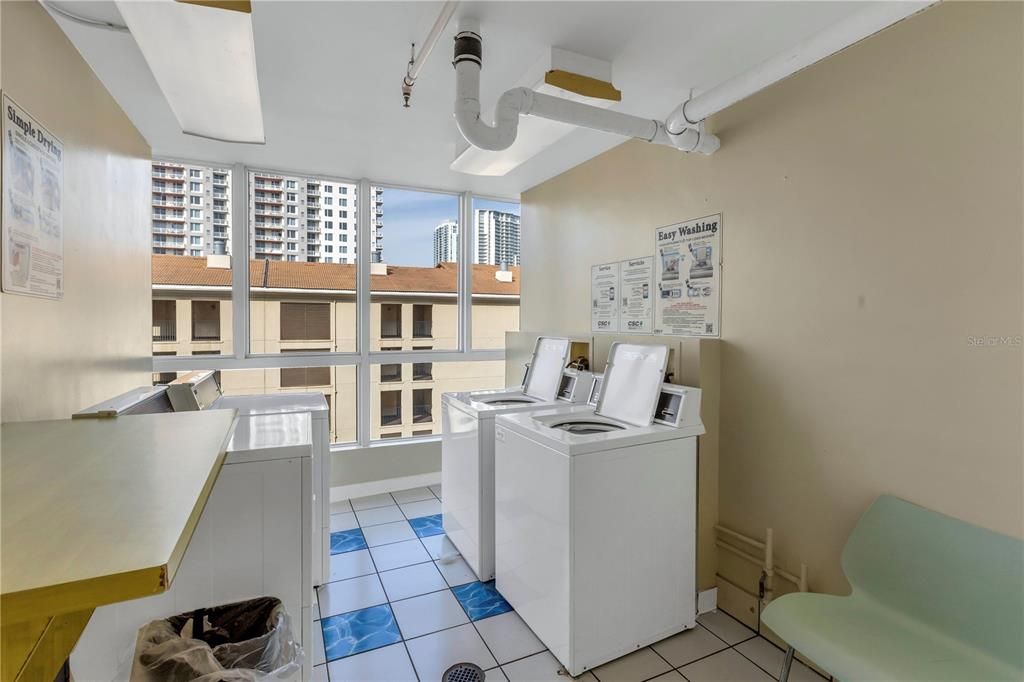 For Sale: $299,000 (1 beds, 1 baths, 811 Square Feet)