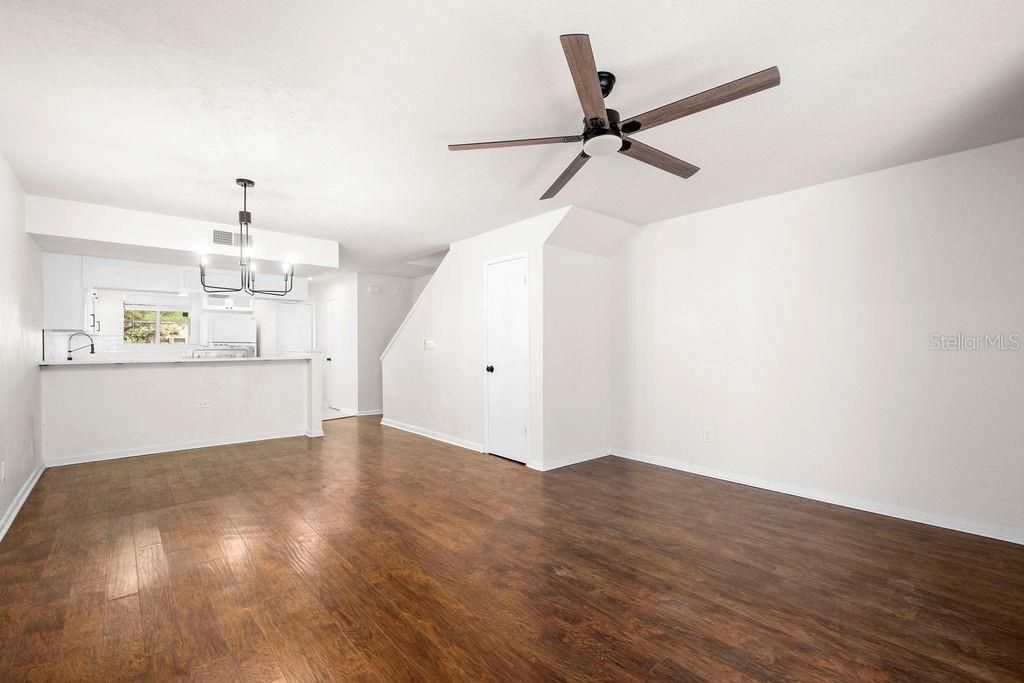 Active With Contract: $185,000 (2 beds, 2 baths, 1247 Square Feet)