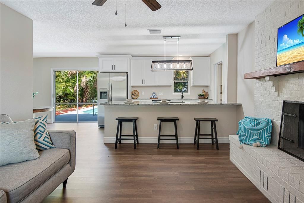 Active With Contract: $374,900 (3 beds, 2 baths, 1168 Square Feet)