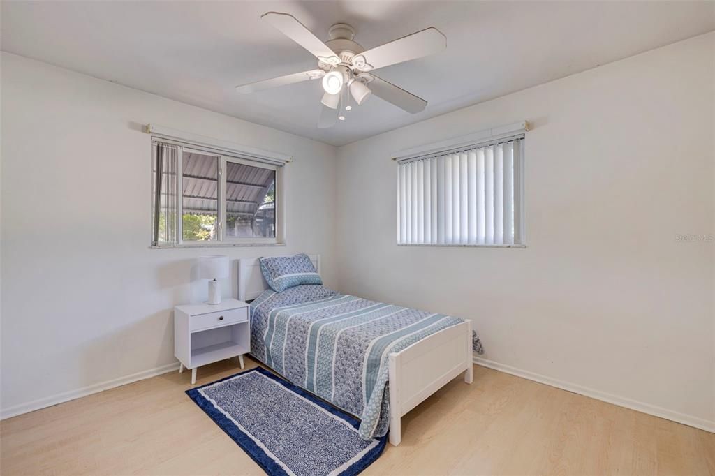 For Sale: $379,900 (2 beds, 1 baths, 1019 Square Feet)