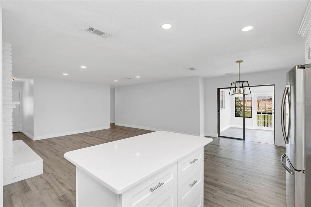 Active With Contract: $469,000 (3 beds, 2 baths, 1472 Square Feet)