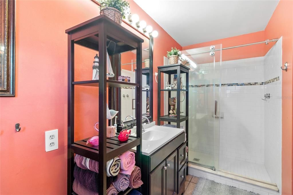 待售: $280,000 (2 贝兹, 2 浴室, 1379 平方英尺)