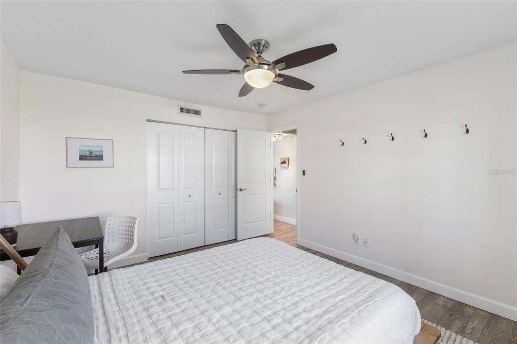 For Sale: $480,000 (2 beds, 1 baths, 912 Square Feet)
