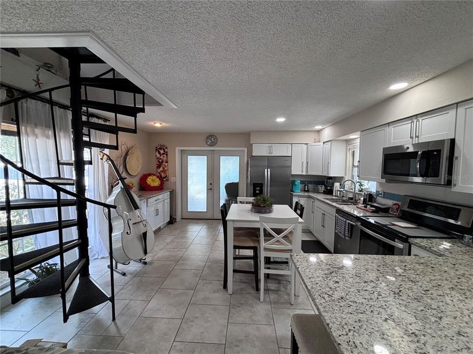 For Sale: $359,000 (2 beds, 2 baths, 1360 Square Feet)