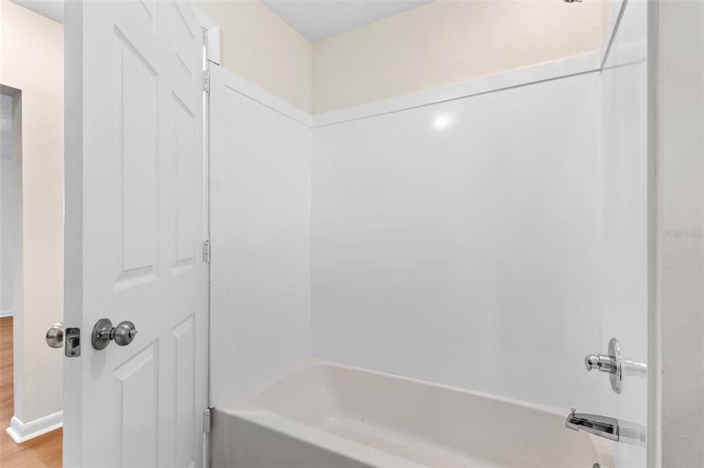 Active With Contract: $214,900 (2 beds, 2 baths, 1010 Square Feet)