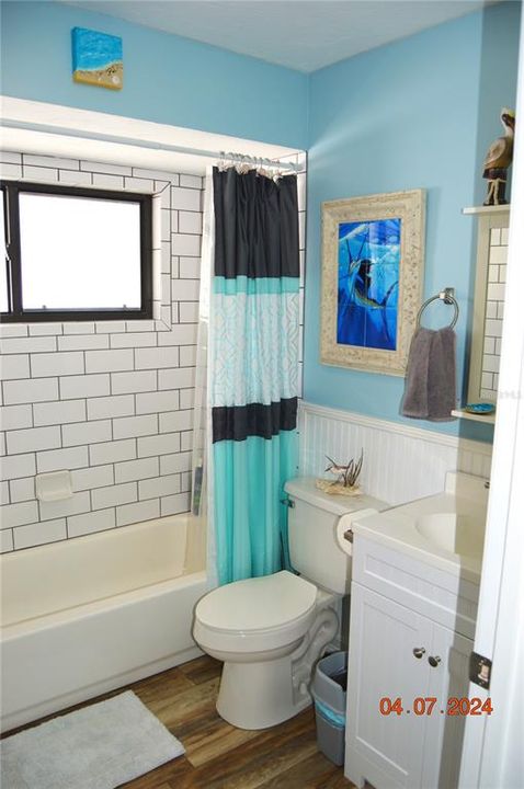 Main Bathroom/ Tub & Shower Combination