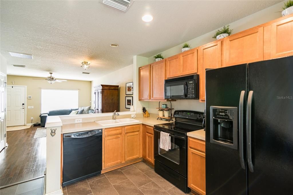 For Sale: $300,000 (2 beds, 2 baths, 1248 Square Feet)