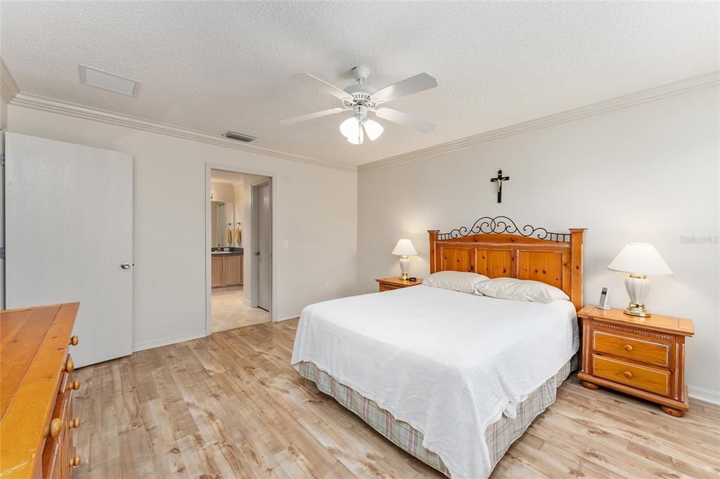 For Sale: $354,900 (3 beds, 2 baths, 1392 Square Feet)