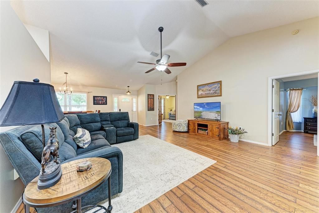 For Sale: $674,900 (3 beds, 2 baths, 1870 Square Feet)