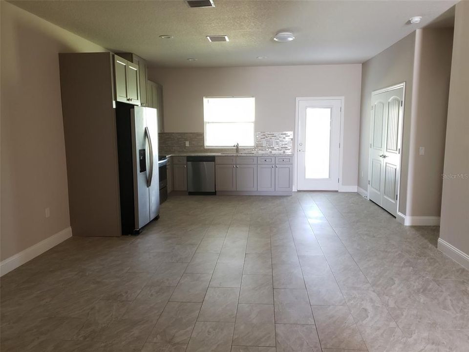For Rent: $1,750 (3 beds, 2 baths, 1187 Square Feet)