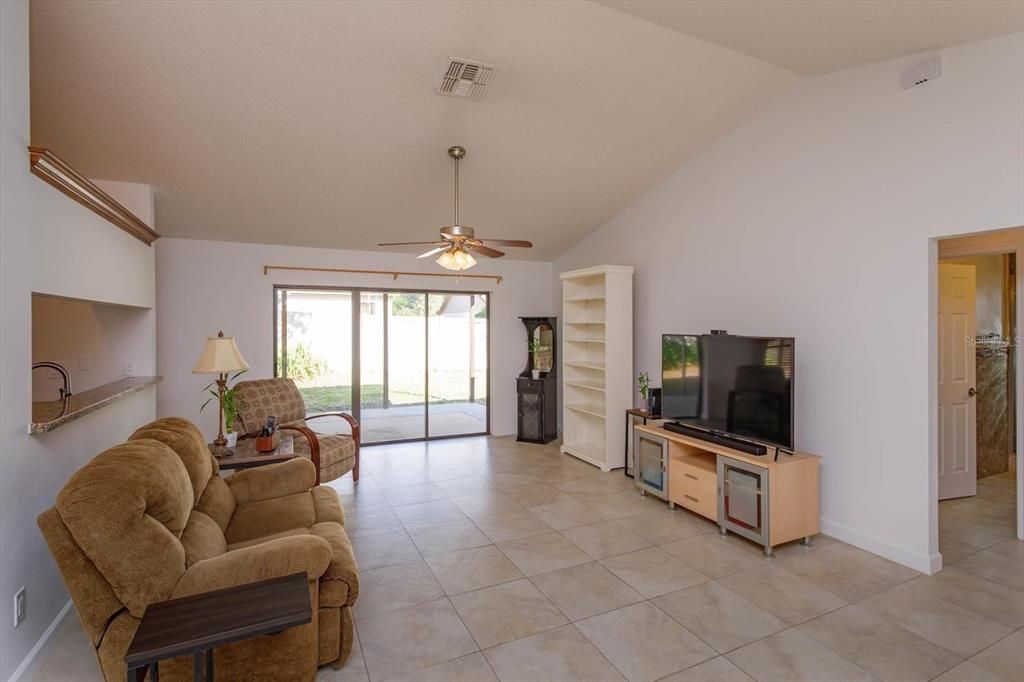 Active With Contract: $424,900 (3 beds, 2 baths, 1569 Square Feet)