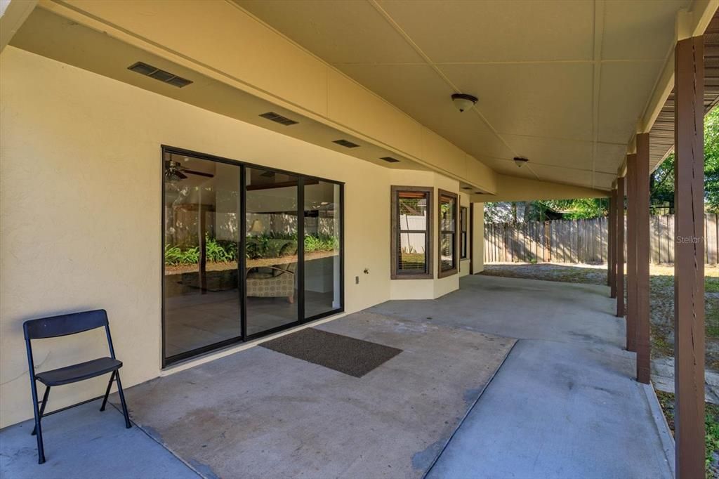 Active With Contract: $424,900 (3 beds, 2 baths, 1569 Square Feet)