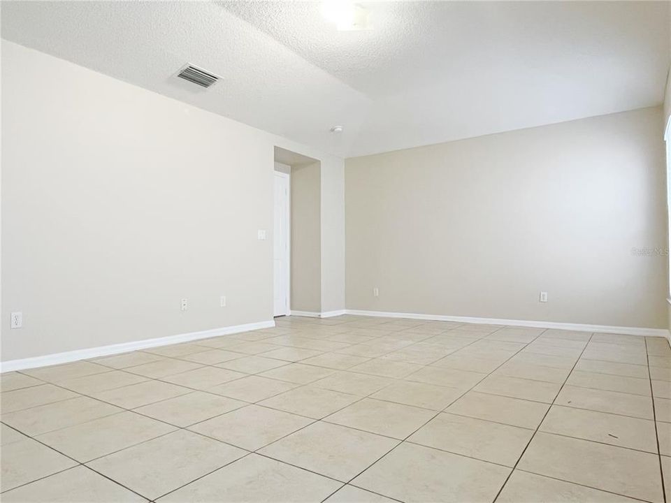 For Rent: $2,800 (4 beds, 2 baths, 2107 Square Feet)