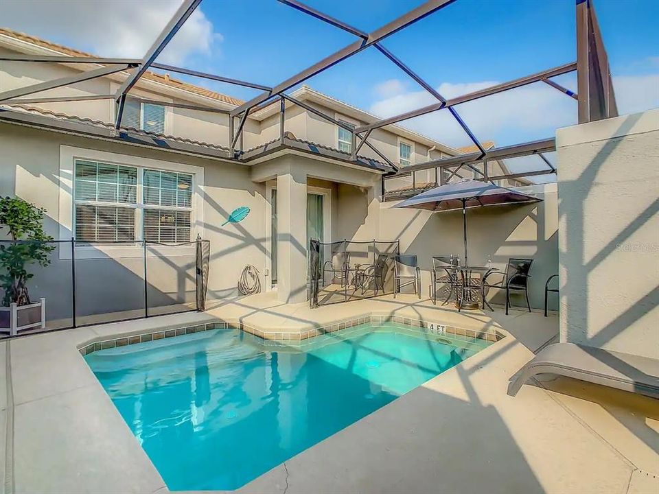 Private Patio/Heated Pool
