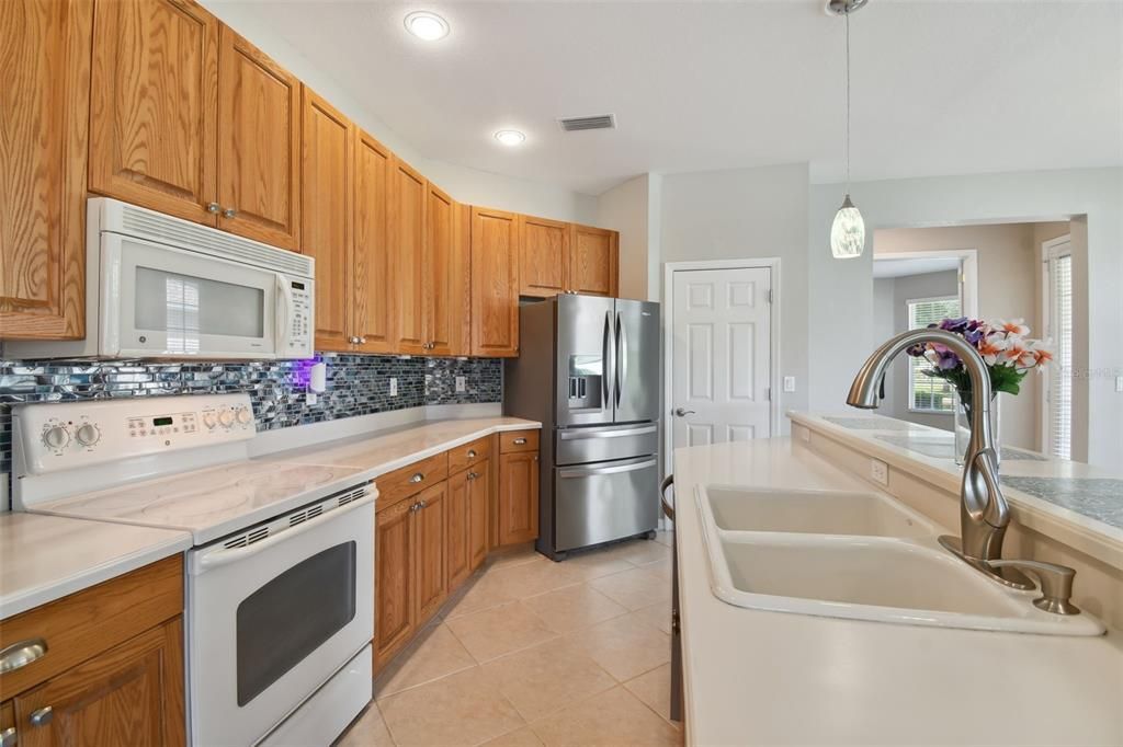 For Sale: $344,500 (2 beds, 2 baths, 1736 Square Feet)