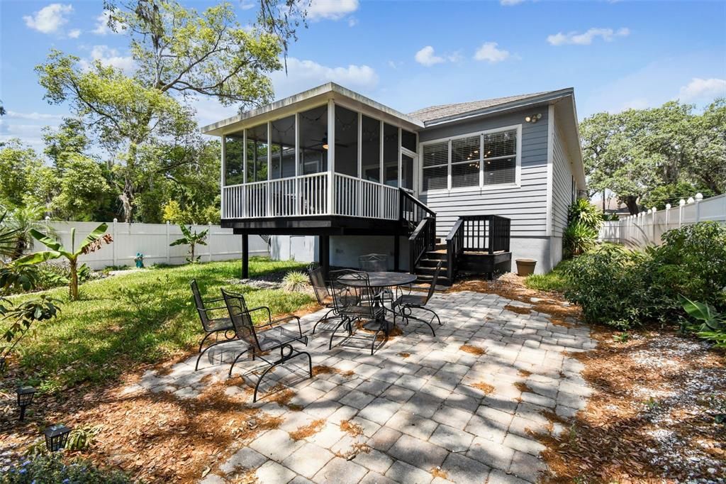 For Sale: $564,900 (3 beds, 2 baths, 1974 Square Feet)