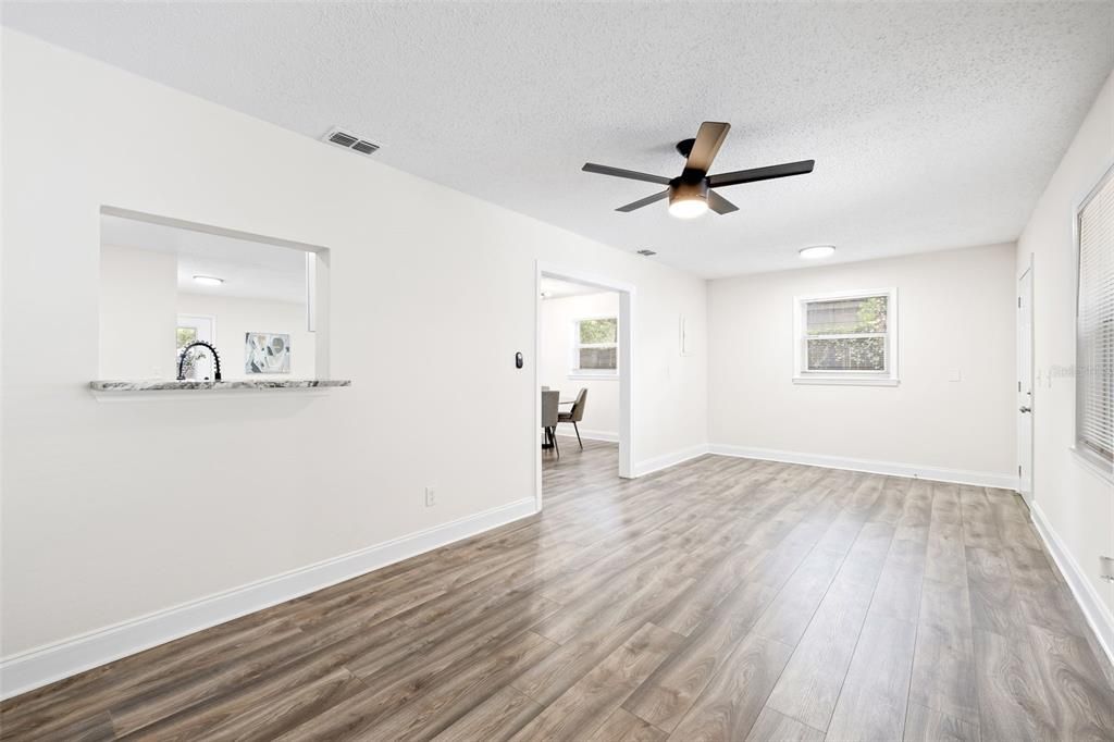 For Sale: $549,900 (4 beds, 2 baths, 1731 Square Feet)