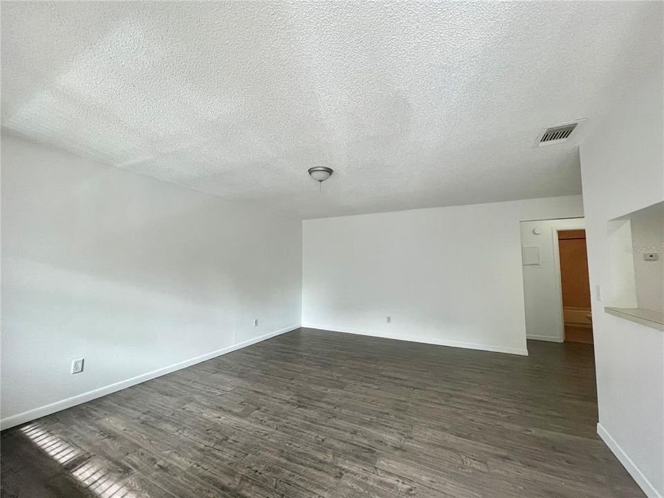 For Rent: $1,095 (1 beds, 1 baths, 15476 Square Feet)