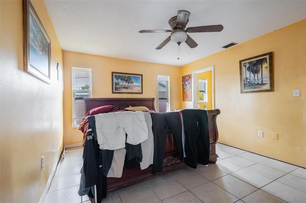 For Sale: $225,000 (3 beds, 2 baths, 900 Square Feet)