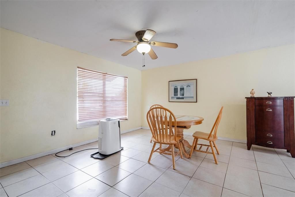 For Sale: $225,000 (3 beds, 2 baths, 900 Square Feet)