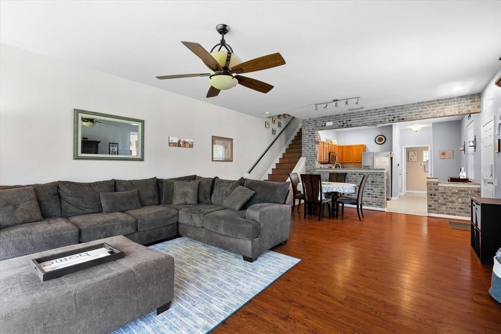 For Sale: $359,900 (3 beds, 2 baths, 1596 Square Feet)