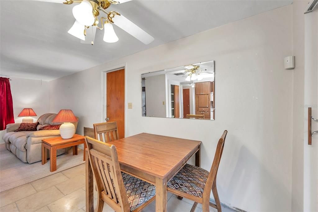 Active With Contract: $199,000 (2 beds, 1 baths, 792 Square Feet)