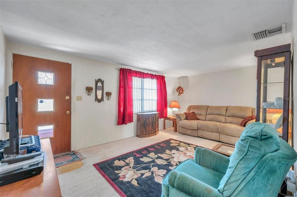 Active With Contract: $199,000 (2 beds, 1 baths, 792 Square Feet)