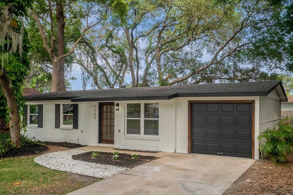 Active With Contract: $339,900 (3 beds, 2 baths, 1008 Square Feet)