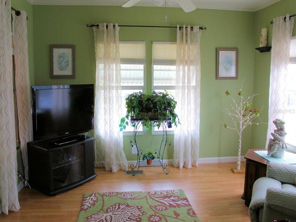 For Sale: $169,900 (2 beds, 2 baths, 1272 Square Feet)