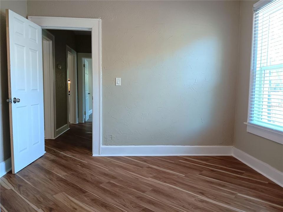 For Rent: $1,600 (2 beds, 1 baths, 998 Square Feet)