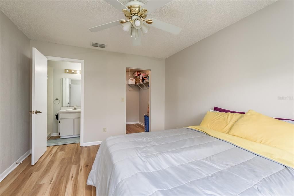 For Sale: $249,800 (2 beds, 2 baths, 835 Square Feet)