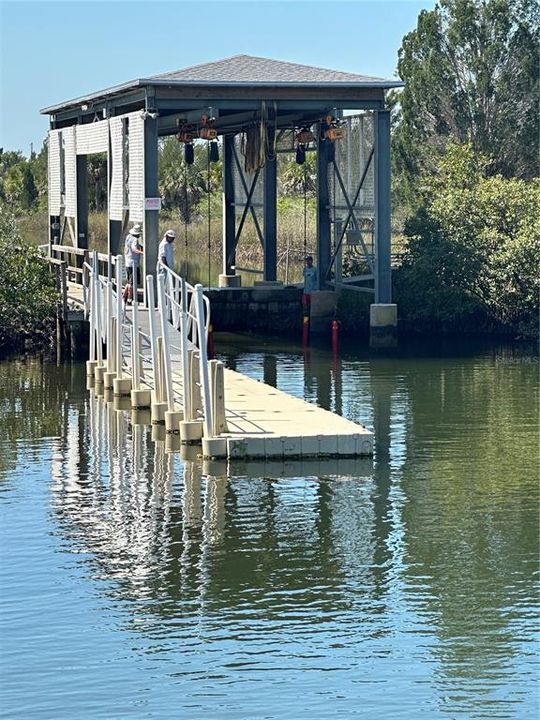 BOAT LIFT FOR DIRECT ACCESS UP TO 26'